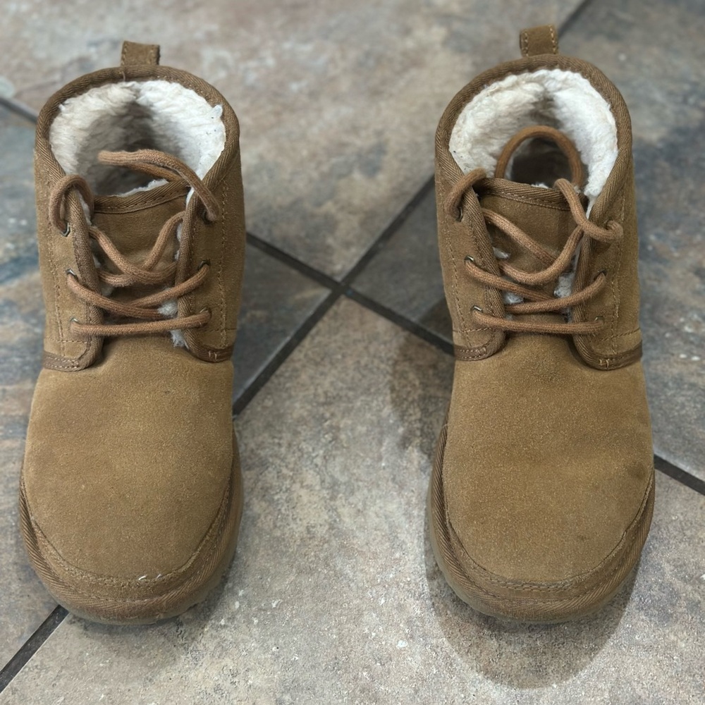 UGG!!  Cozy Tan Suede Boots